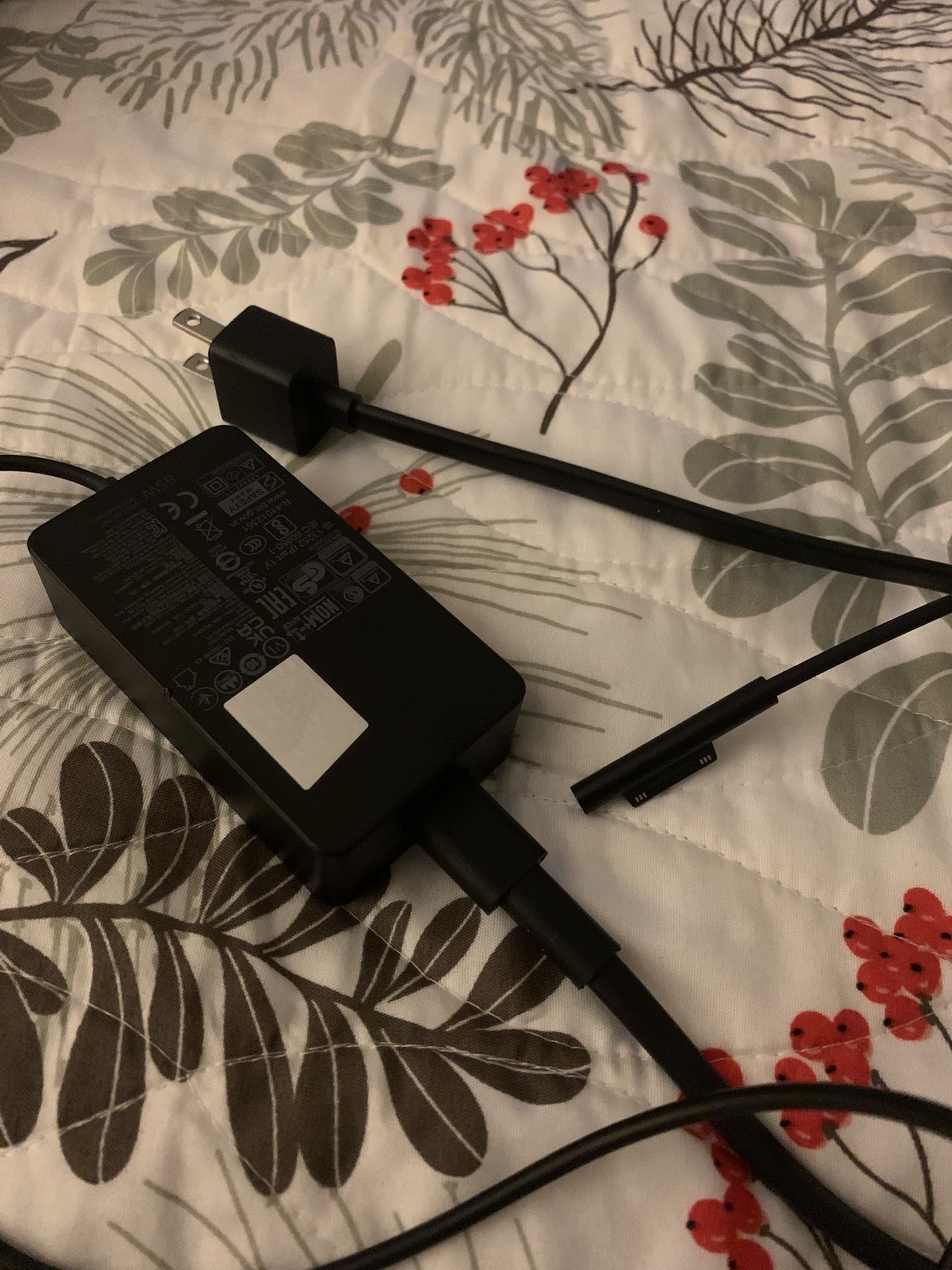 Surface charger 65W
