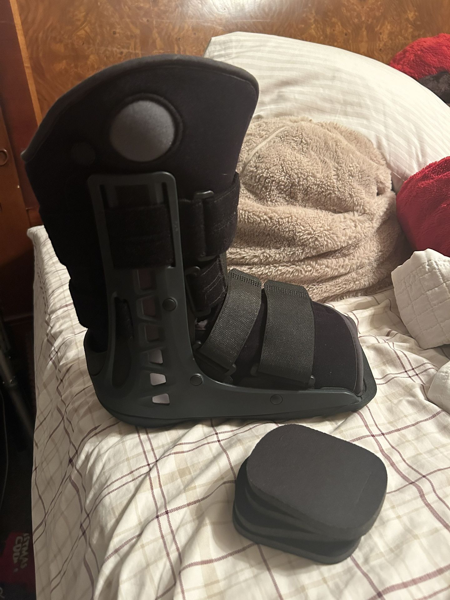 Donjoy Maxtrax II Air Ankle Walker Size M