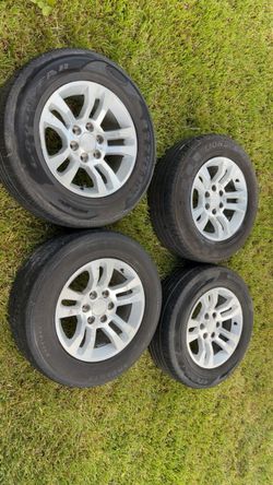 Set of 4 Alloy Wheels with Tires