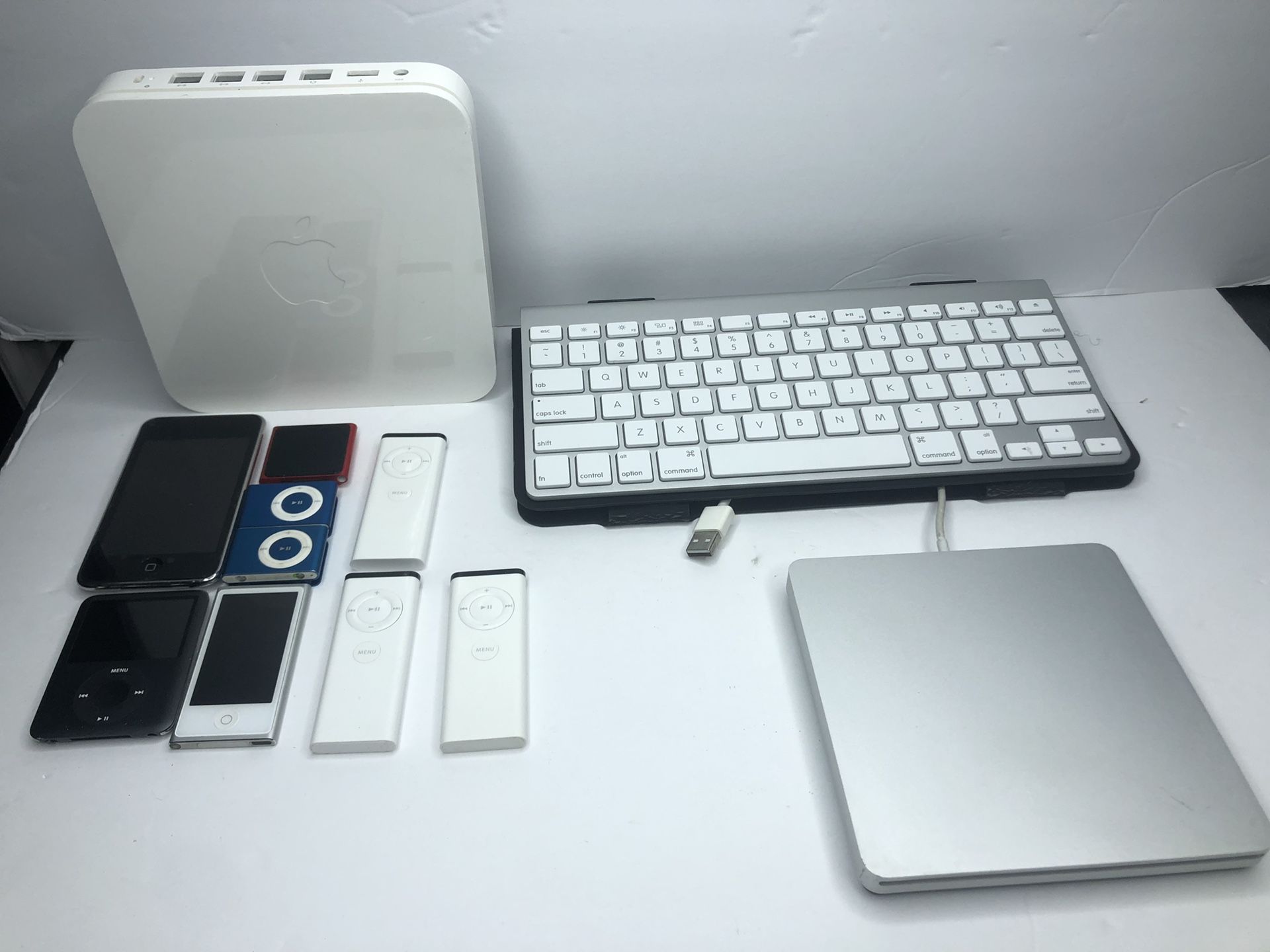 Huge Lot Apple Products.