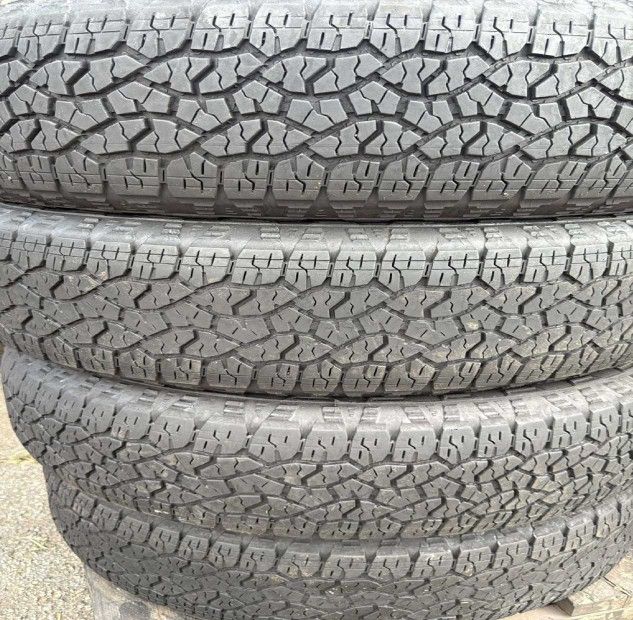 275 60 20 GOOD YEAR WRANGLER SET OF 4 USED WITH 80% TREAD REMAINING.