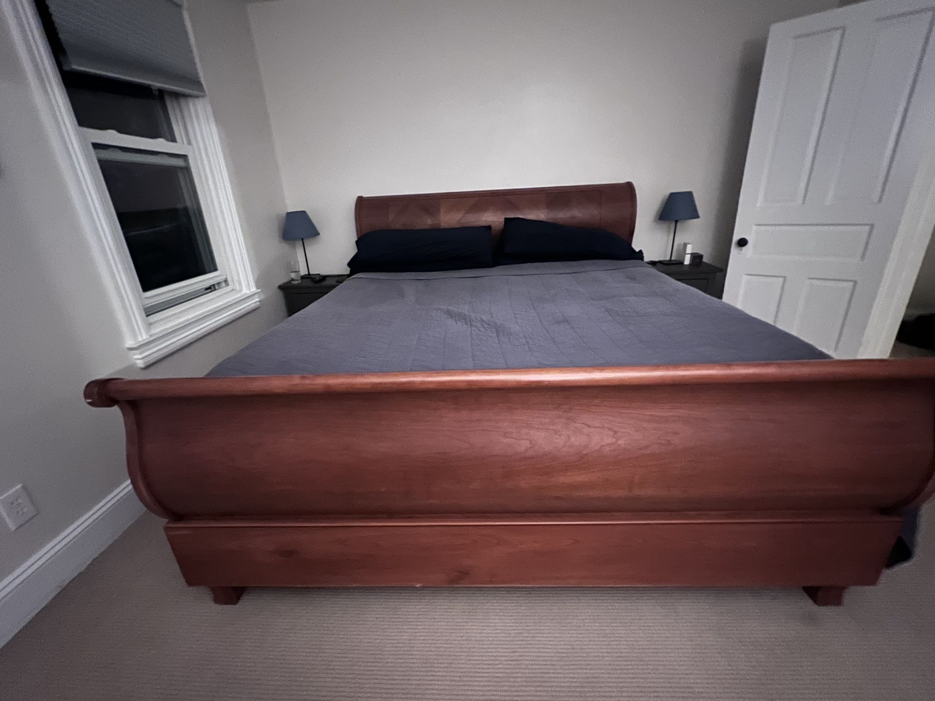 King Sized Sleigh Bed