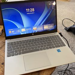 NEW Condition HP Laptop Windows 11 15.6” Touchscreen