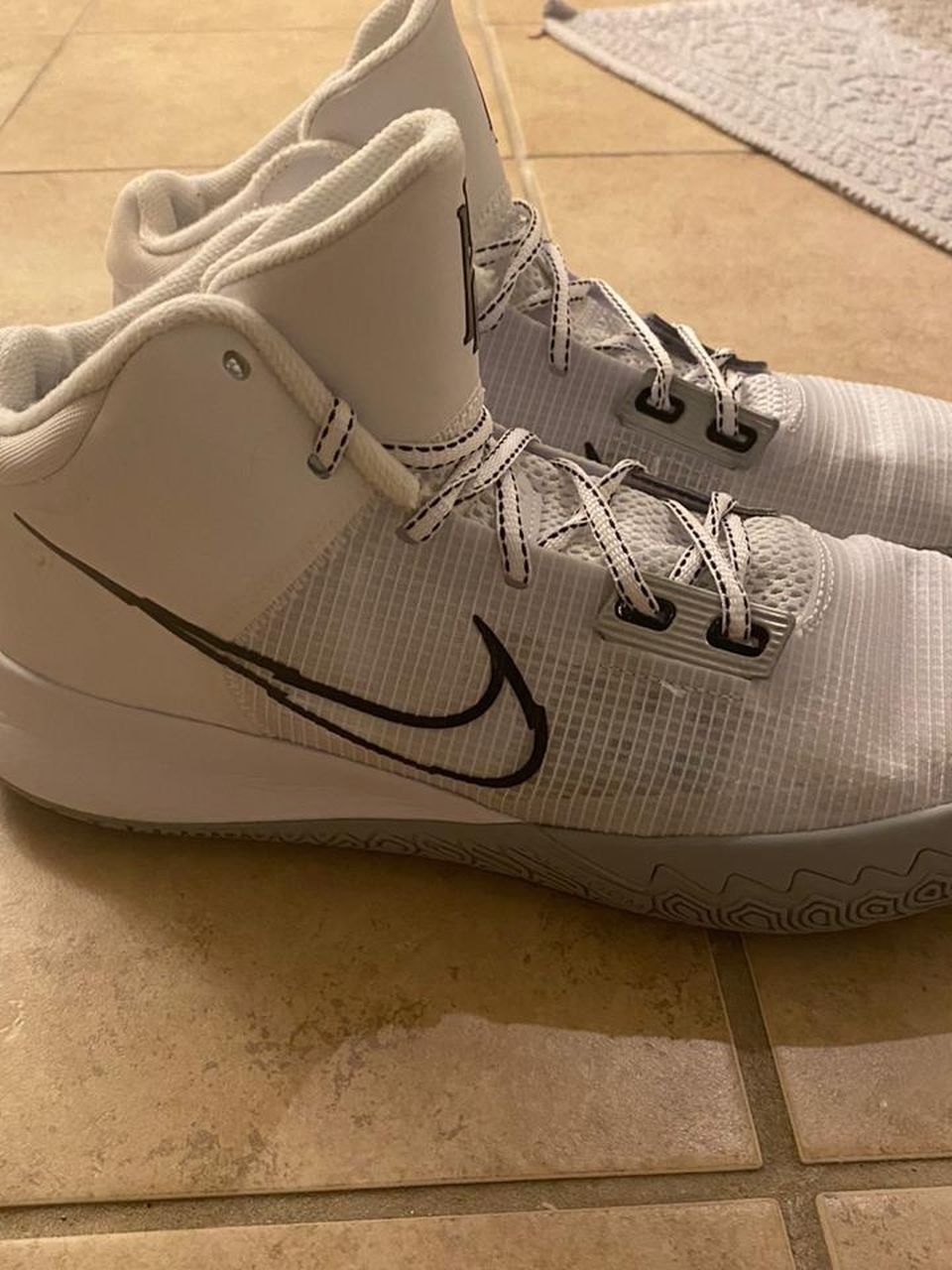 White Kyrie Fly Trap 4, Size 10