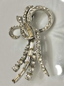 Vintage Gorgeous Rhinestone Brooch Pin