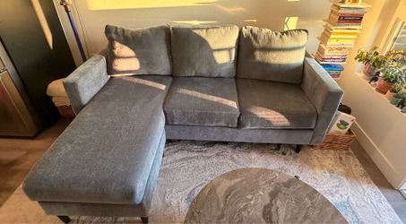 81" Couch w/ Reversible Chaise