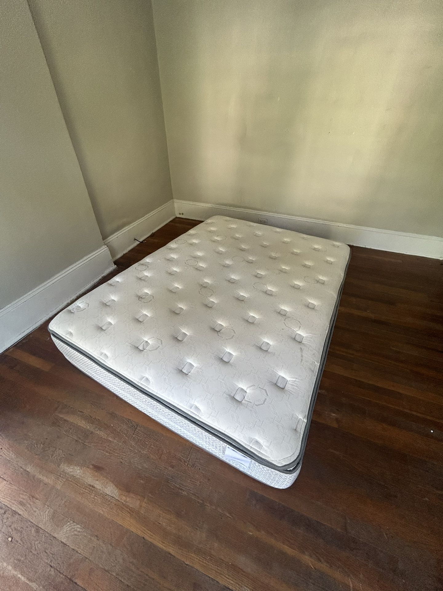 Sullivan Pillow Top Mattress – Full/Queen Size