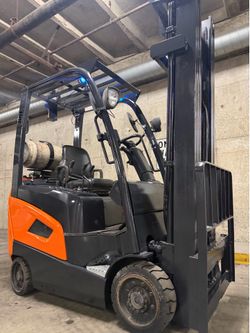 Doosan 2020 forklift, 3500 lb,3 stage, side shift