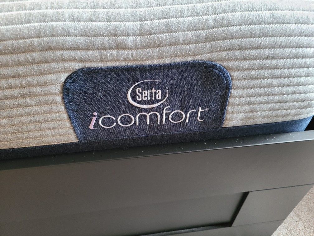 Serta Comfort Foam King  mattress !!