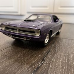 Diecast 1/18 scale Ertl 1970 Plymouth Hemi Cuda   Purple 