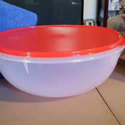 New Tupperware Mixing Bowl  For $35.00 Cash And Pick-up Only Bilingual Hablo Español No Entregas A Domicilio 