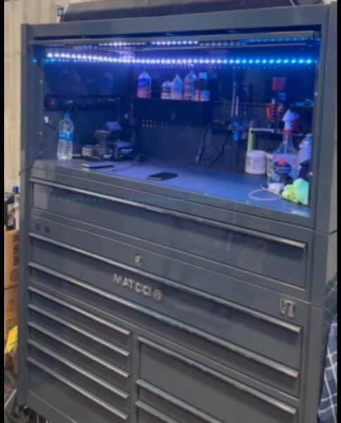 MATCO 4S With Middle Section And Hutch. 