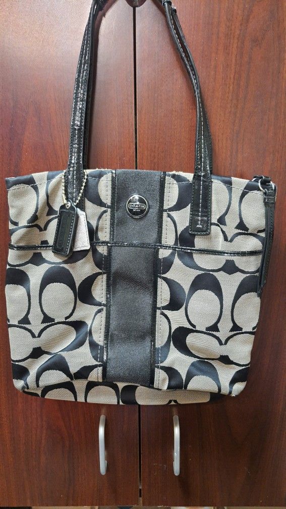 Vintage Coach Shoulder Bag for Sale in Sun City, AZ - OfferUp