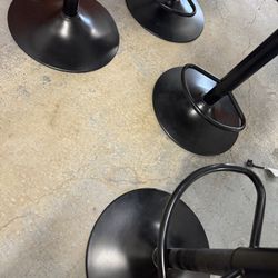 Set of 4 Modern Bar Stools – Swivel & Adjustable Height