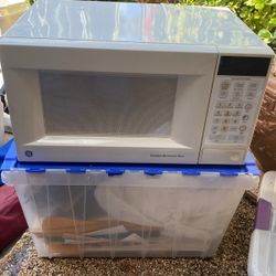 GE Counter Microwave 