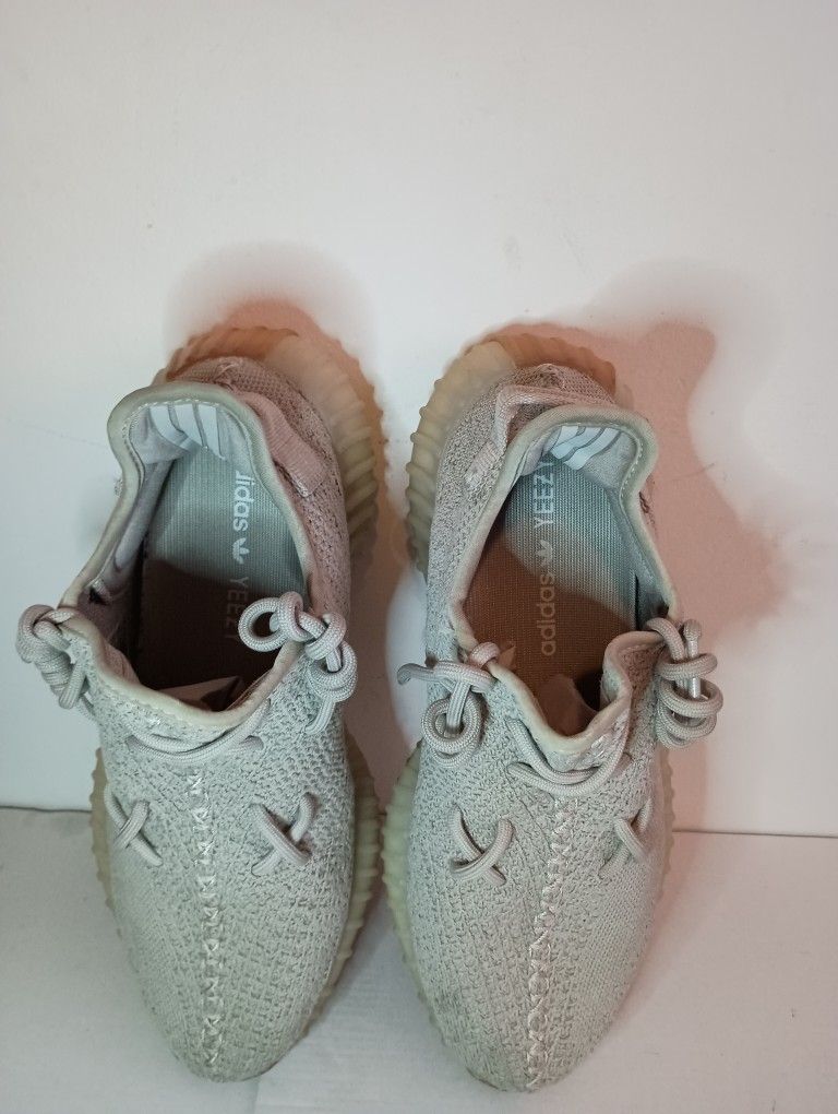 Adidas Yeezy Boots V2 sesame sneakers size 8 7 1/2 like New