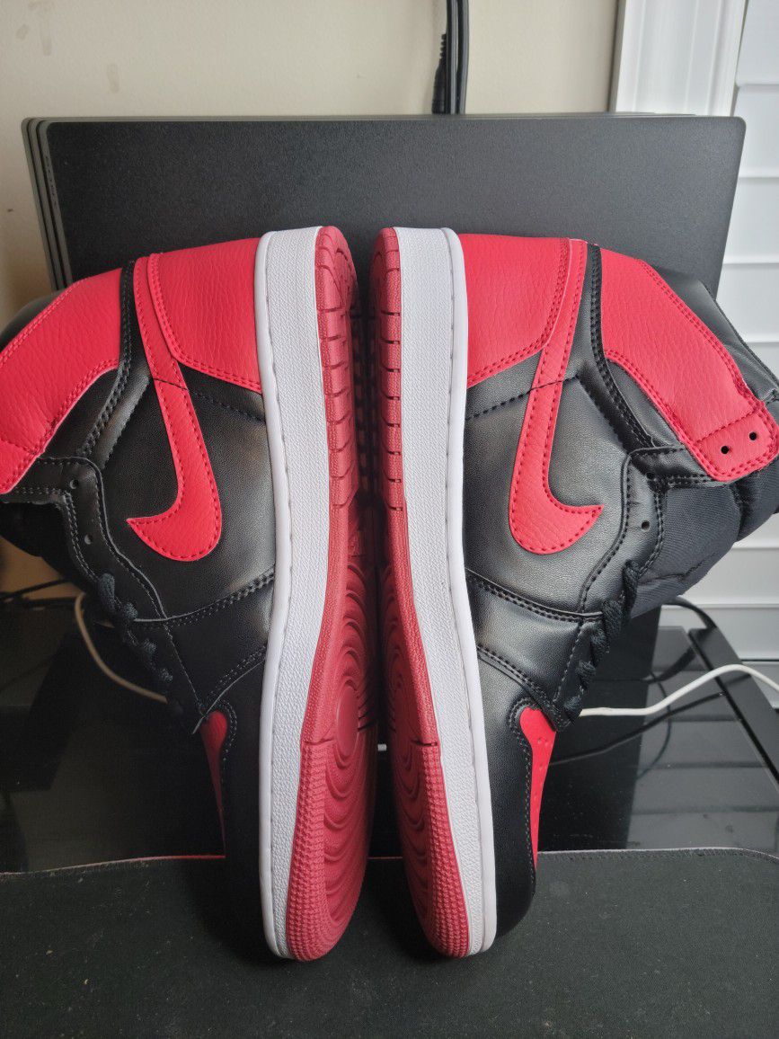 Nike Air Jordan 1 Mid Reverse Bred Size 8.5
