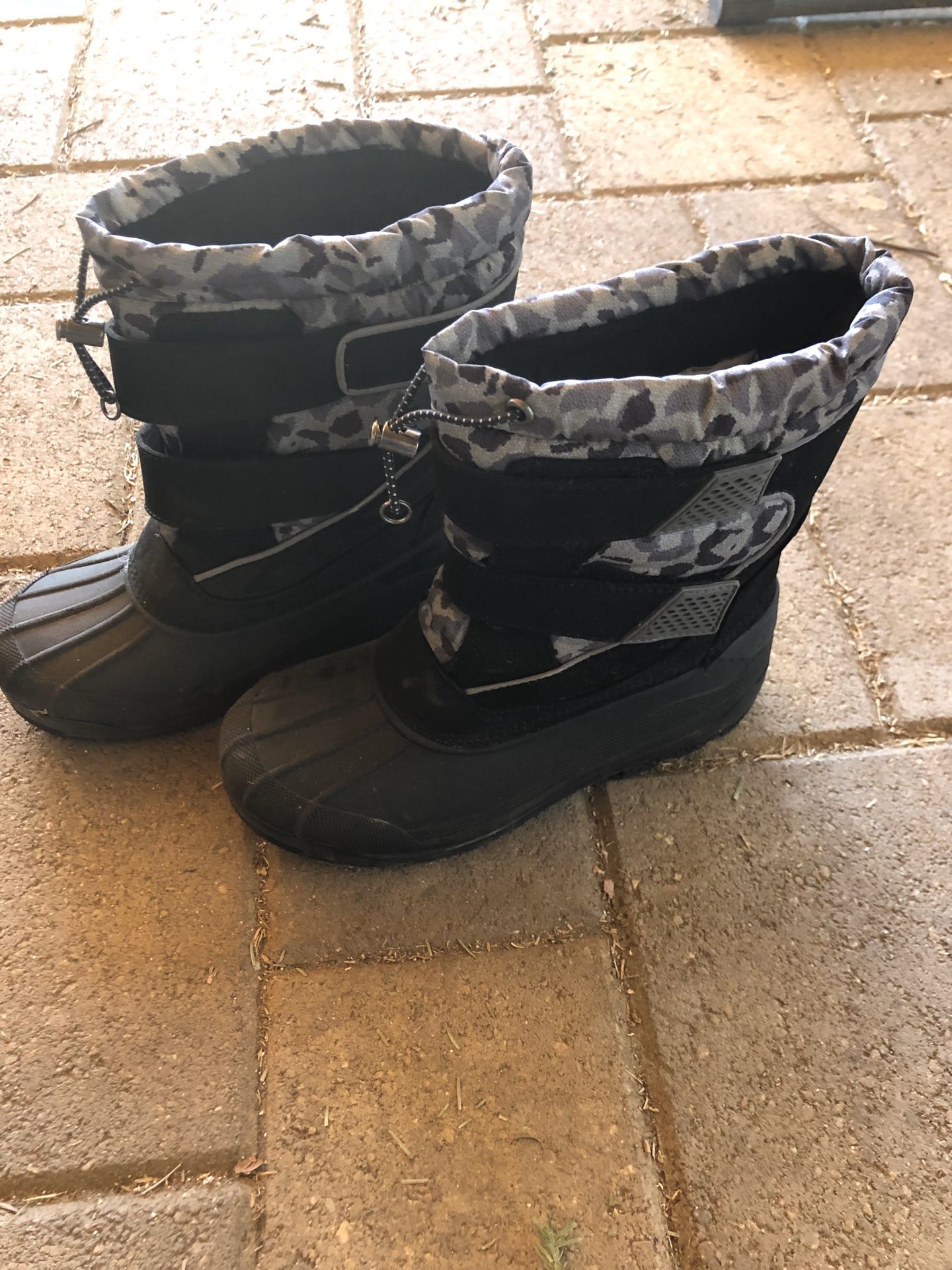 Kids Snow boots used