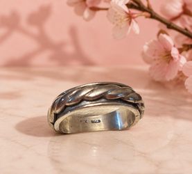 Spinner ring.  Sterling silver