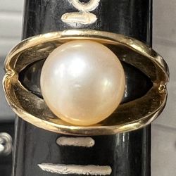 14 karat gold ring