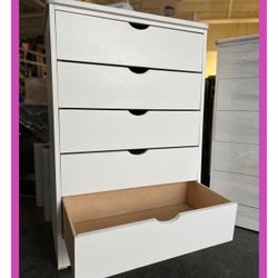 5 drawers dresser/ Five drawers dresser