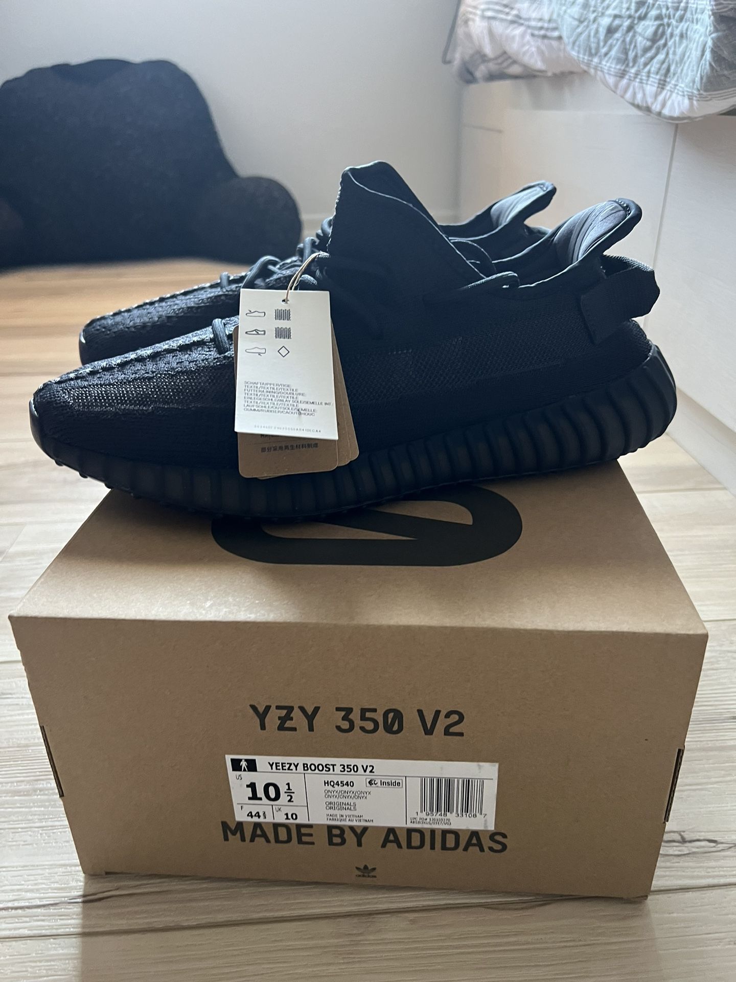 Brand New Yeezy Boost 350 Onyx display picture 1