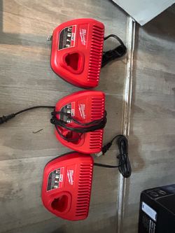 Milwaukee charger m12 x3