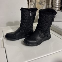 Women’s Size 6 Snow Boots