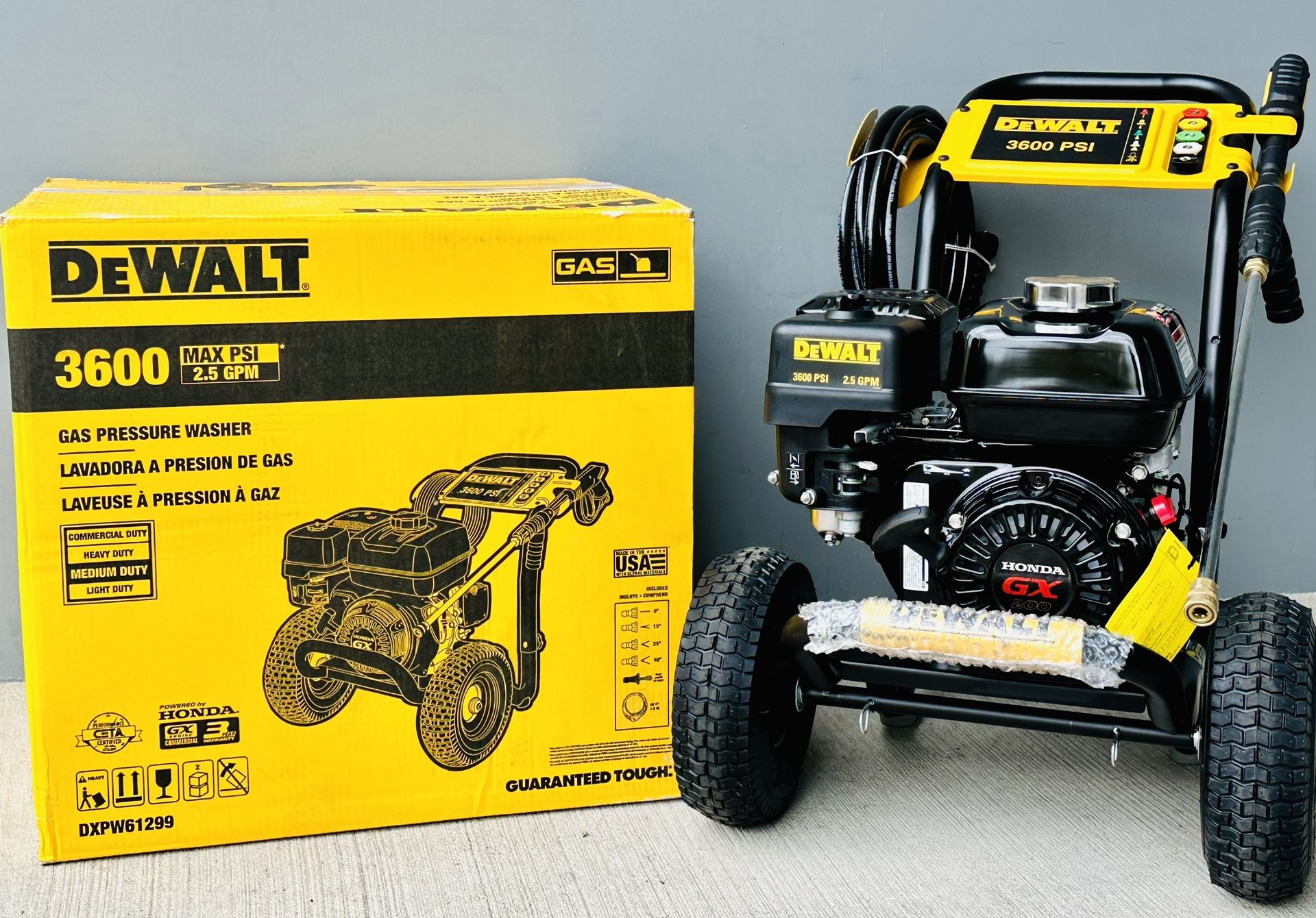 Brand new Dewalt 3600 PSI 2.5 GPM Gas Cold Water Professional Pressure Washer with HONDA GX200 Engine