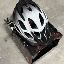 FOX Flux Bike Helmet Black/White Size S/M