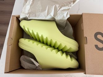 Yeezy Slide Glow Green size 10