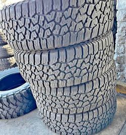 275 70 18 Falken tires Con 80% de Vida Las 4