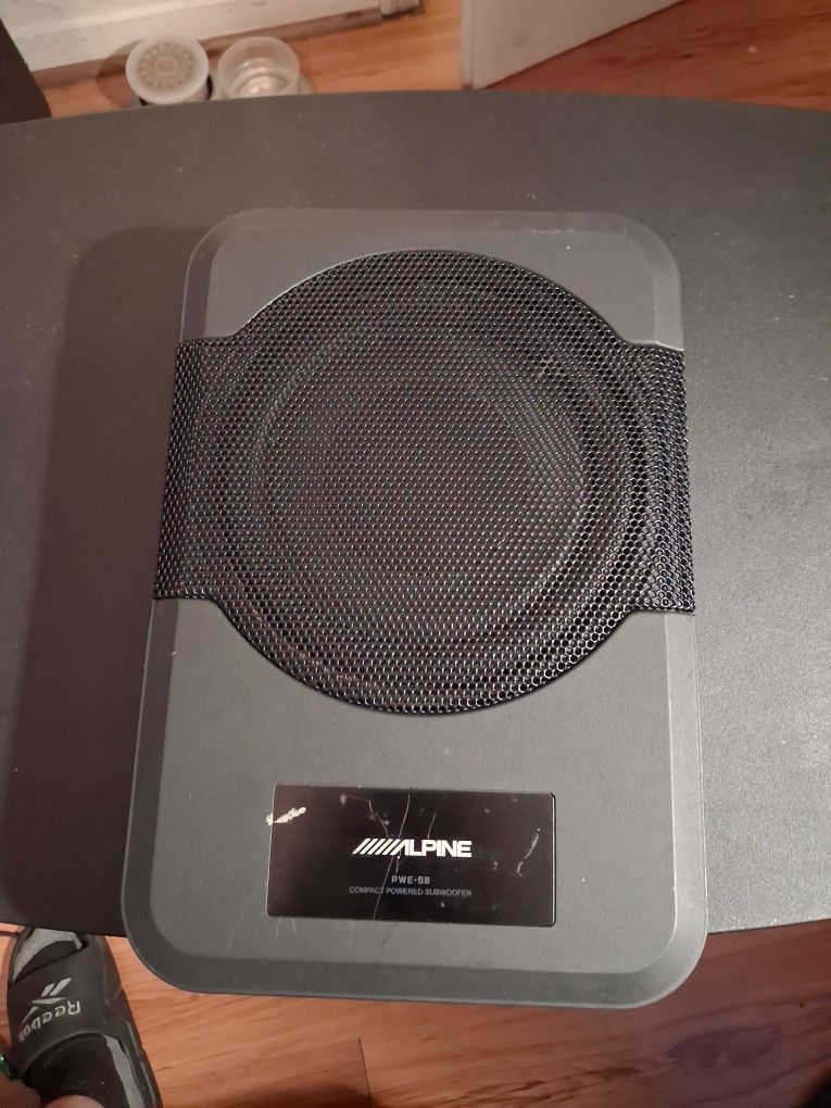 Alpine Pwe-s8 8-in Powered Compact Subwoofer