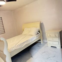 Full Size Bedroom Set , Bed Dresser,night table 