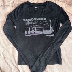 Hollister graphic long sleeve size small