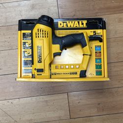 Dewalt Heavy Duty Stapler / Nailer Tracker