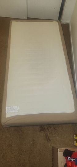 Zinus 5  memory foam mattress