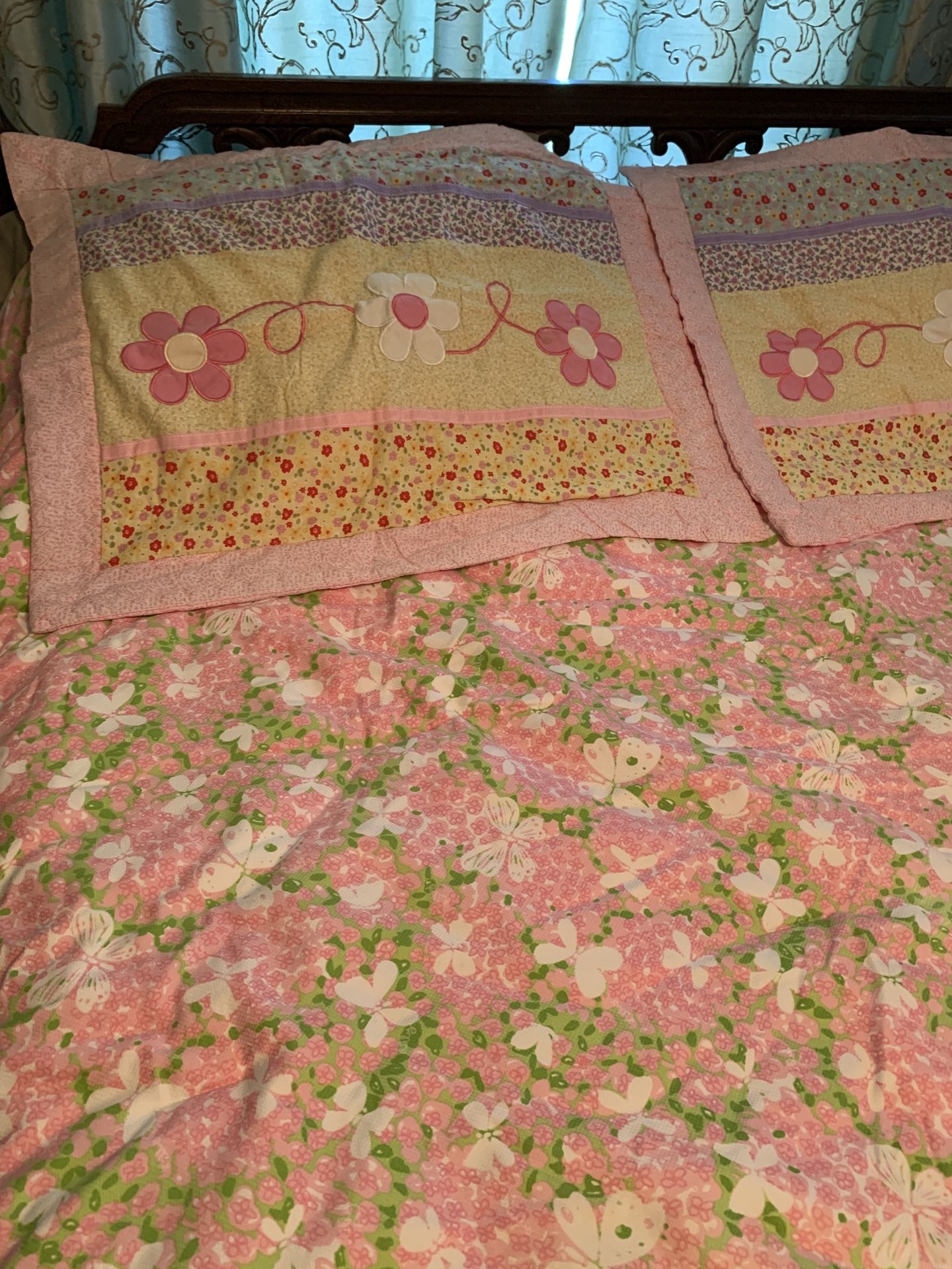 Lilly Pulitzer Queen Comforter And Pillow Shams