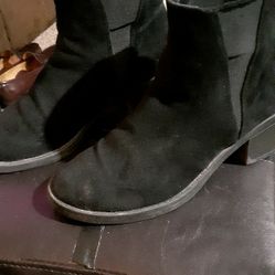 Very Nice Pair Ladies Black Ankle Boots