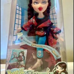 New Sealed MGA Bratz Play Sportz Kickin Karate Roxxi First Version