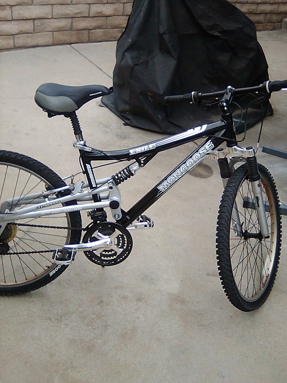 Mongoose exile 26 inch 21 speed mountain bike.