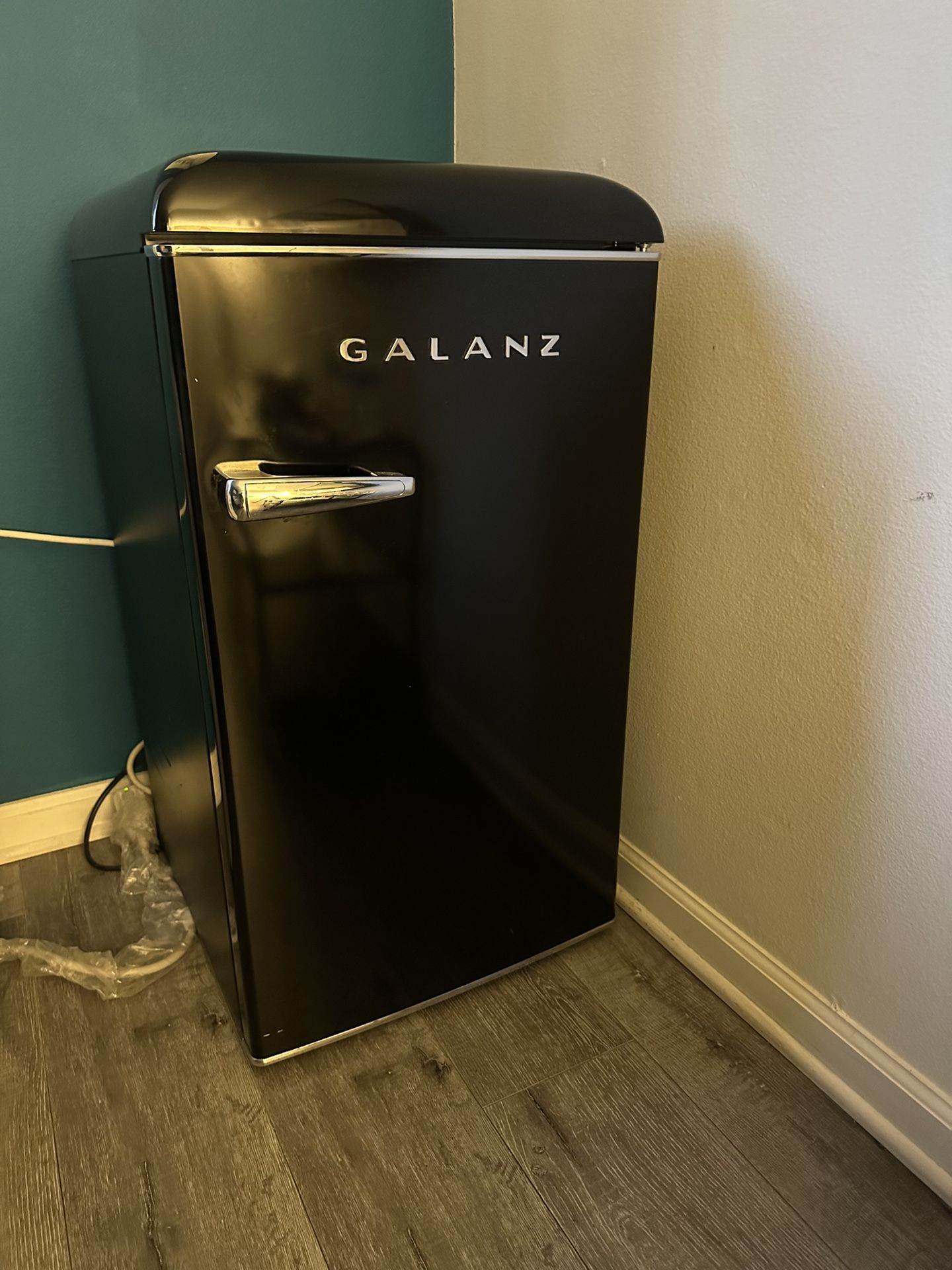 GALANZ 3.5 Cu Mini Fridge