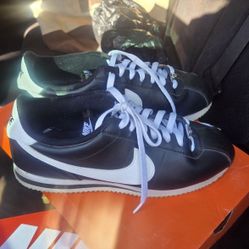 Nike Cortez Size 10 Mens 