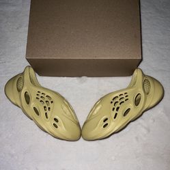 Yeezy Foam Runner “Sulfur” 🌝