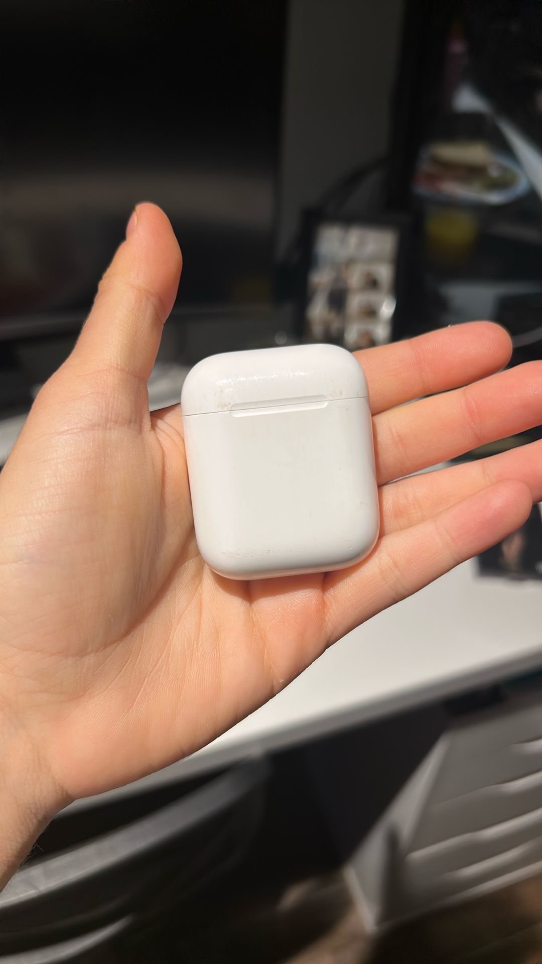 AirPods MISSING RIGHT ONE