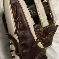 Left-Handed Throw Mizuno Classic Fast Pitch Softball Glove 