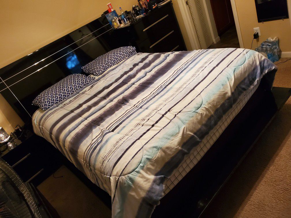 Queen size bed frame and attach headboard (not matress)