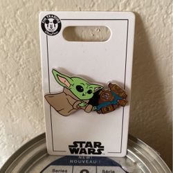 Grogu / The child / Baby Yoda Disney Star Wars Trading Pin Halloween 2021