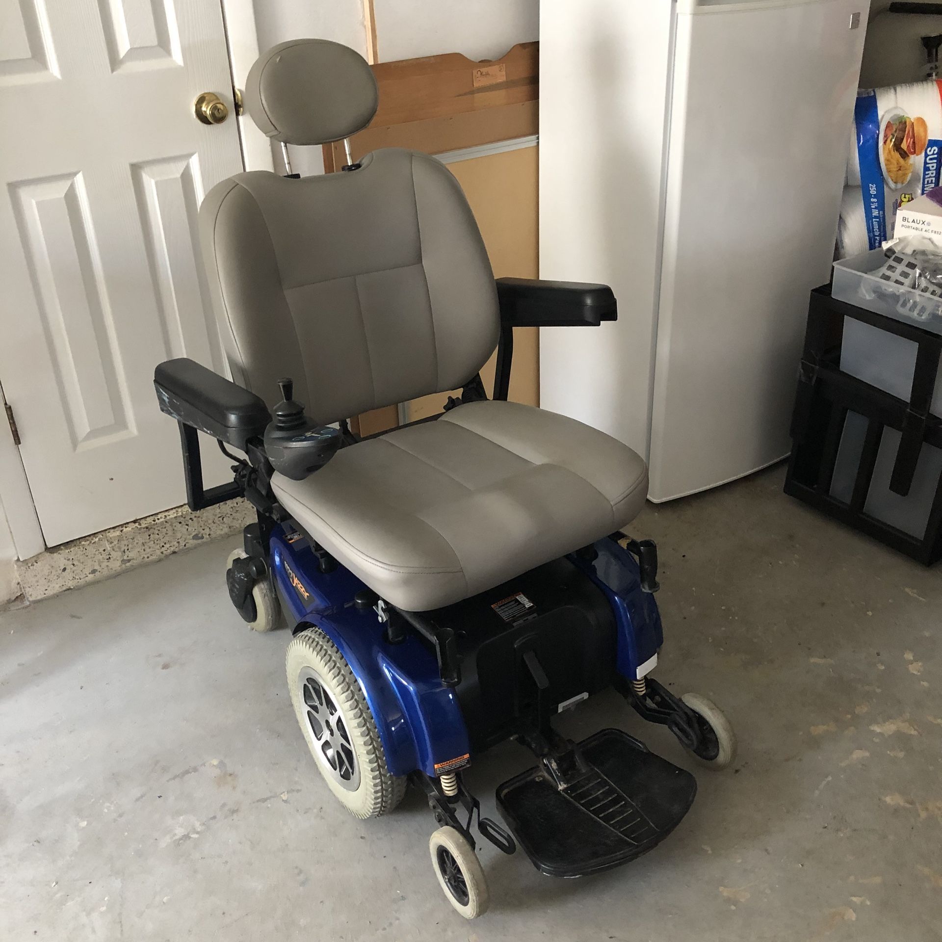 Jazzy 1122 Electric Wheel Chair (Best Money Can Buy)