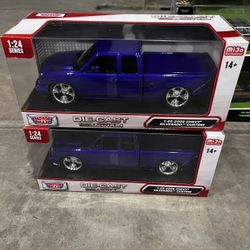 Motormax 1:25 Chevy Silverado Extended Cab 2006 Custom – Metallic Blue – Mijo Exclusives Limited Edition Diecast Toy